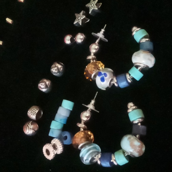 Glass beaded charm earrings . Interchangable beads 3/4 hoop. Stainless steel - Picture 2 of 8